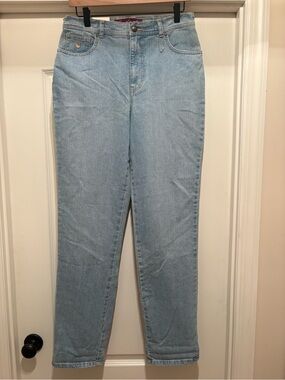 Women’s Gloria Vanderbilt Amanda light wash jeans size 6L NWT